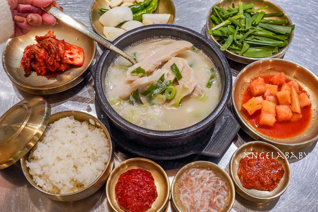 釜山西面美食『水邊最高豬肉湯飯』수변최고돼지국밥隱藏在樂天百貨裡的排隊美食、招牌豬頸肉湯飯 (항정국밥) @梅格(Angelababy)享樂日記