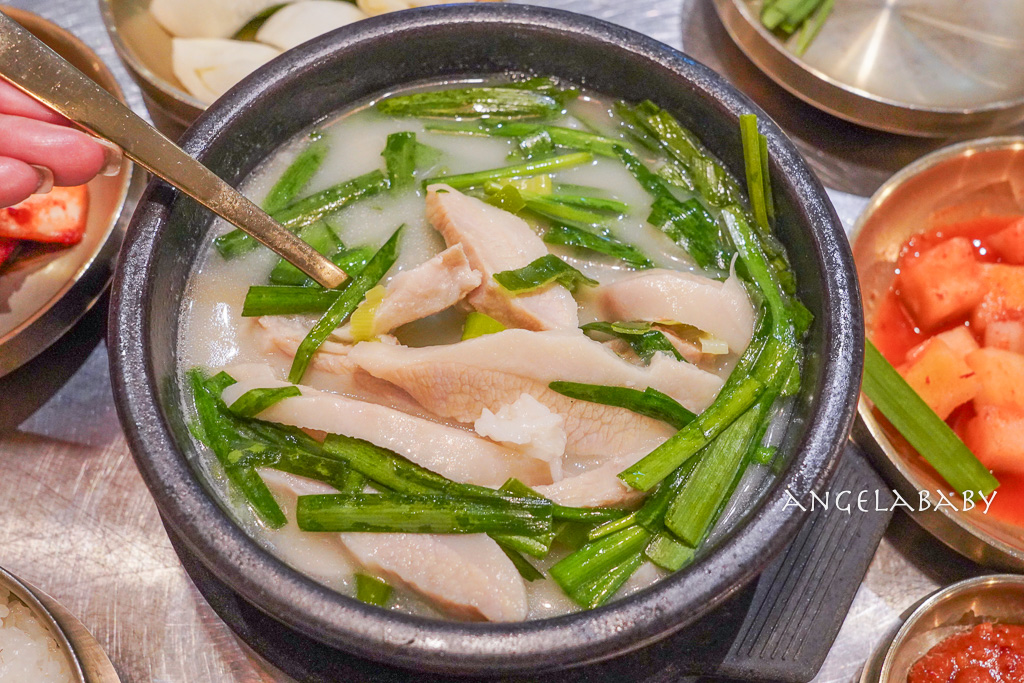 釜山西面美食『水邊最高豬肉湯飯』수변최고돼지국밥隱藏在樂天百貨裡的排隊美食、招牌豬頸肉湯飯 (항정국밥) @梅格(Angelababy)享樂日記