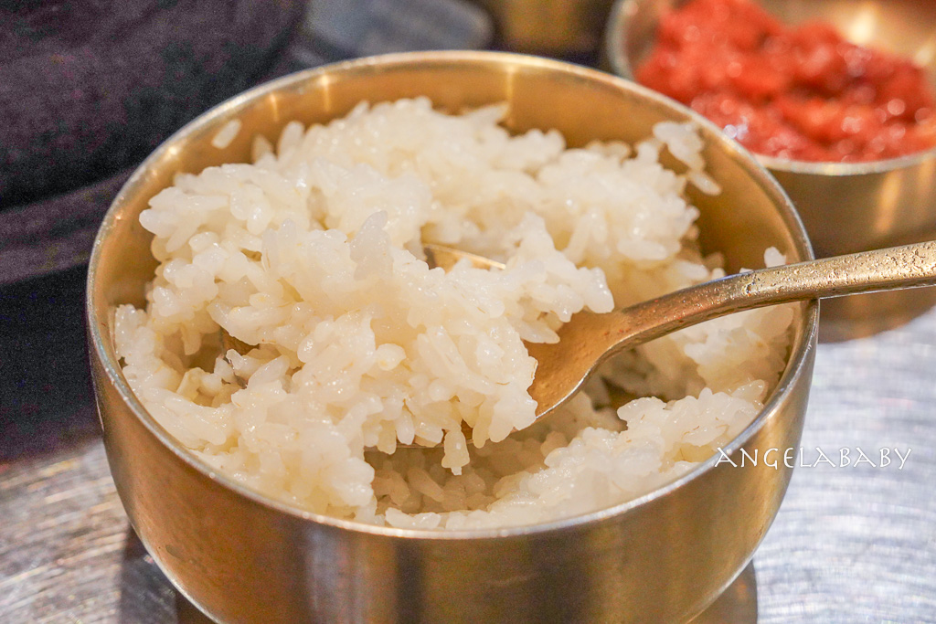 釜山西面美食『水邊最高豬肉湯飯』수변최고돼지국밥隱藏在樂天百貨裡的排隊美食、招牌豬頸肉湯飯 (항정국밥) @梅格(Angelababy)享樂日記
