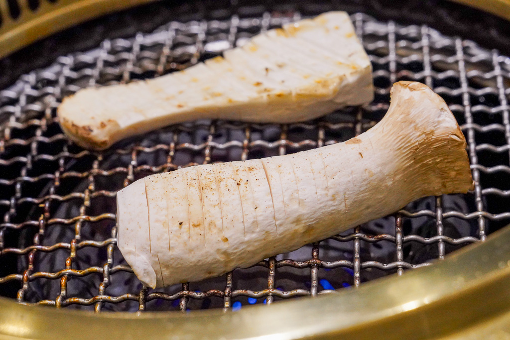 信義區cp值最高和牛燒肉『老井極上燒肉 台北信義店』菜單、雞白湯喝到飽 @梅格(Angelababy)享樂日記