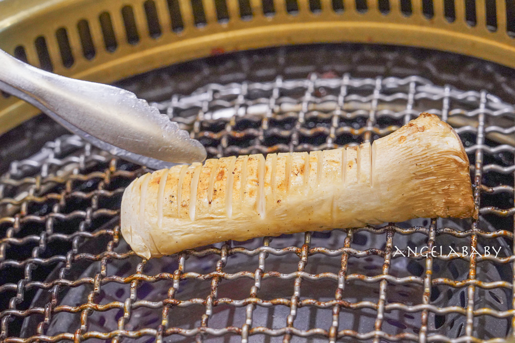 信義區cp值最高和牛燒肉『老井極上燒肉 台北信義店』菜單、雞白湯喝到飽 @梅格(Angelababy)享樂日記