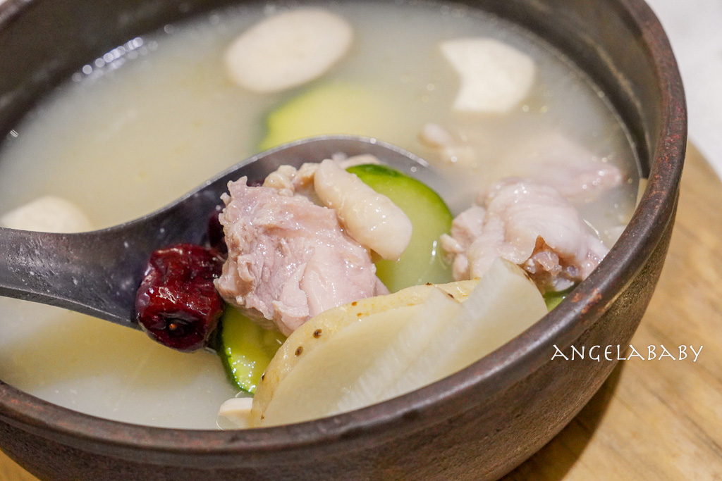 信義區cp值最高和牛燒肉『老井極上燒肉 台北信義店』菜單、雞白湯喝到飽 @梅格(Angelababy)享樂日記