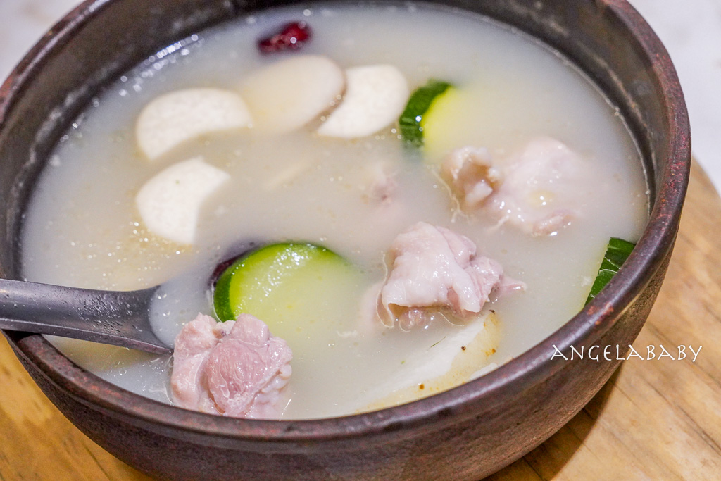 信義區cp值最高和牛燒肉『老井極上燒肉 台北信義店』菜單、雞白湯喝到飽 @梅格(Angelababy)享樂日記