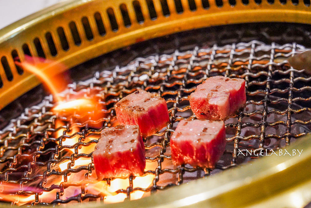 信義區cp值最高和牛燒肉『老井極上燒肉 台北信義店』菜單、雞白湯喝到飽 @梅格(Angelababy)享樂日記