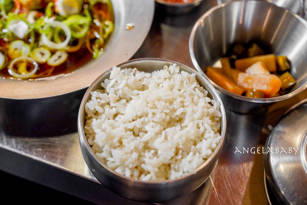 中山站韓國烤肉『金豬食堂 Gold Pig Taiwan』訂位方式、韓國米其林燒肉首家海外店，金豬食堂菜單 @梅格(Angelababy)享樂日記