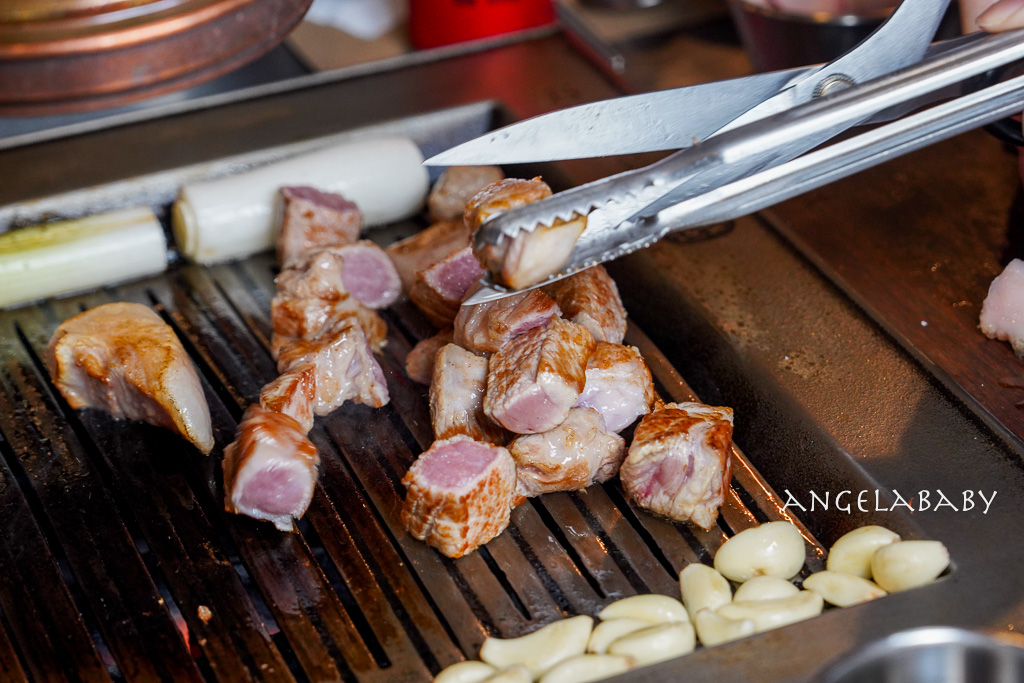 中山站韓國烤肉『金豬食堂 Gold Pig Taiwan』訂位方式、韓國米其林燒肉首家海外店，金豬食堂菜單 @梅格(Angelababy)享樂日記
