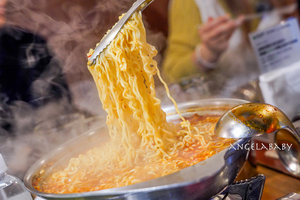 中山站韓國烤肉『金豬食堂 Gold Pig Taiwan』訂位方式、韓國米其林燒肉首家海外店，金豬食堂菜單 @梅格(Angelababy)享樂日記