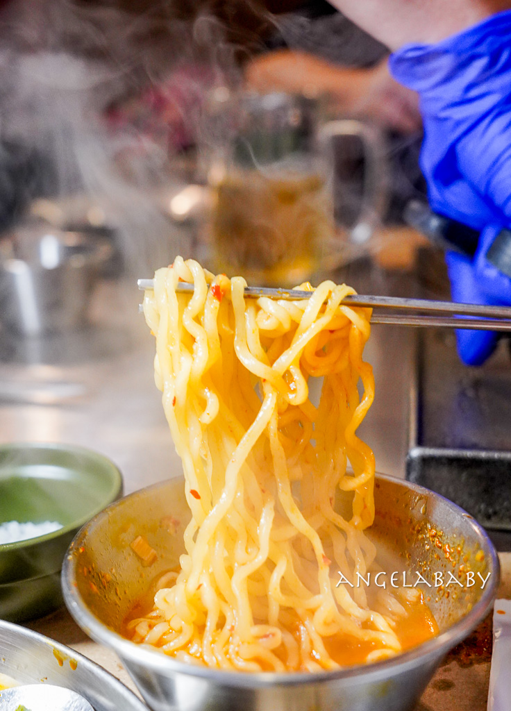 中山站韓國烤肉『金豬食堂 Gold Pig Taiwan』訂位方式、韓國米其林燒肉首家海外店，金豬食堂菜單 @梅格(Angelababy)享樂日記