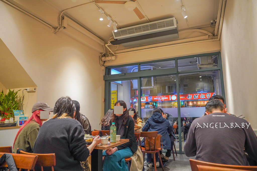 松江南京站美食｜超好吃排骨蛋炒飯『焰禾｜炒飯 雞湯麵』菜單、黏嘴蛤蠣雞湯麵推薦 @梅格(Angelababy)享樂日記