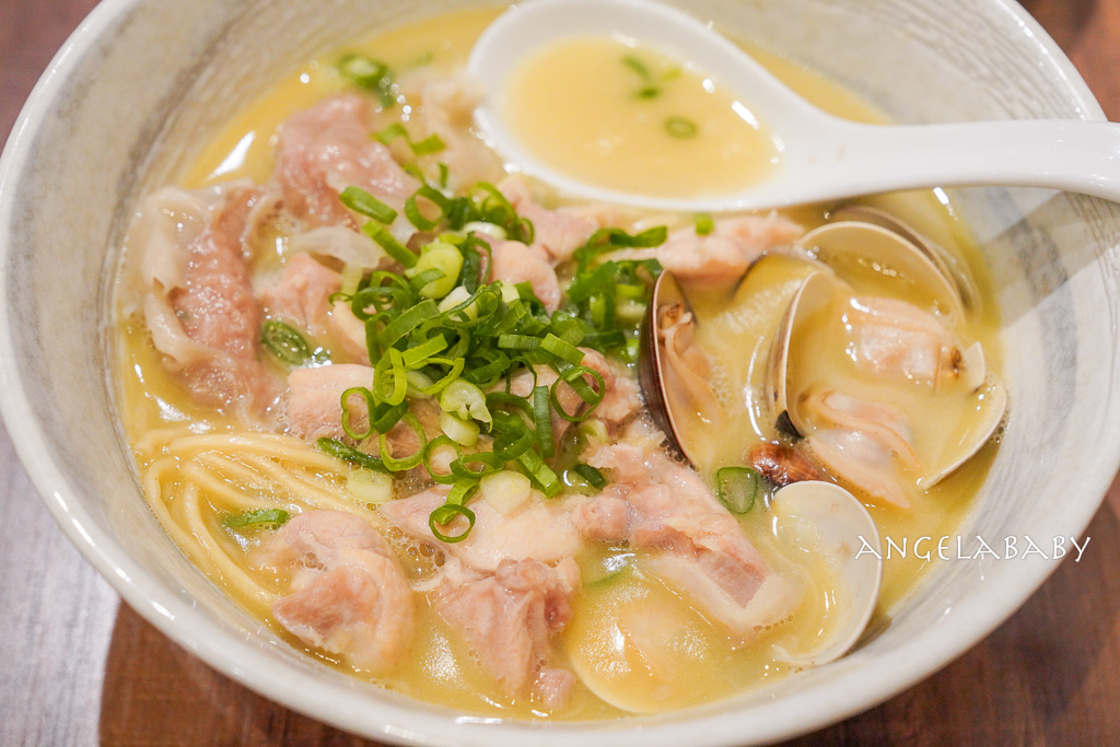 松江南京站美食｜超好吃排骨蛋炒飯『焰禾｜炒飯 雞湯麵』菜單、黏嘴蛤蠣雞湯麵推薦 @梅格(Angelababy)享樂日記