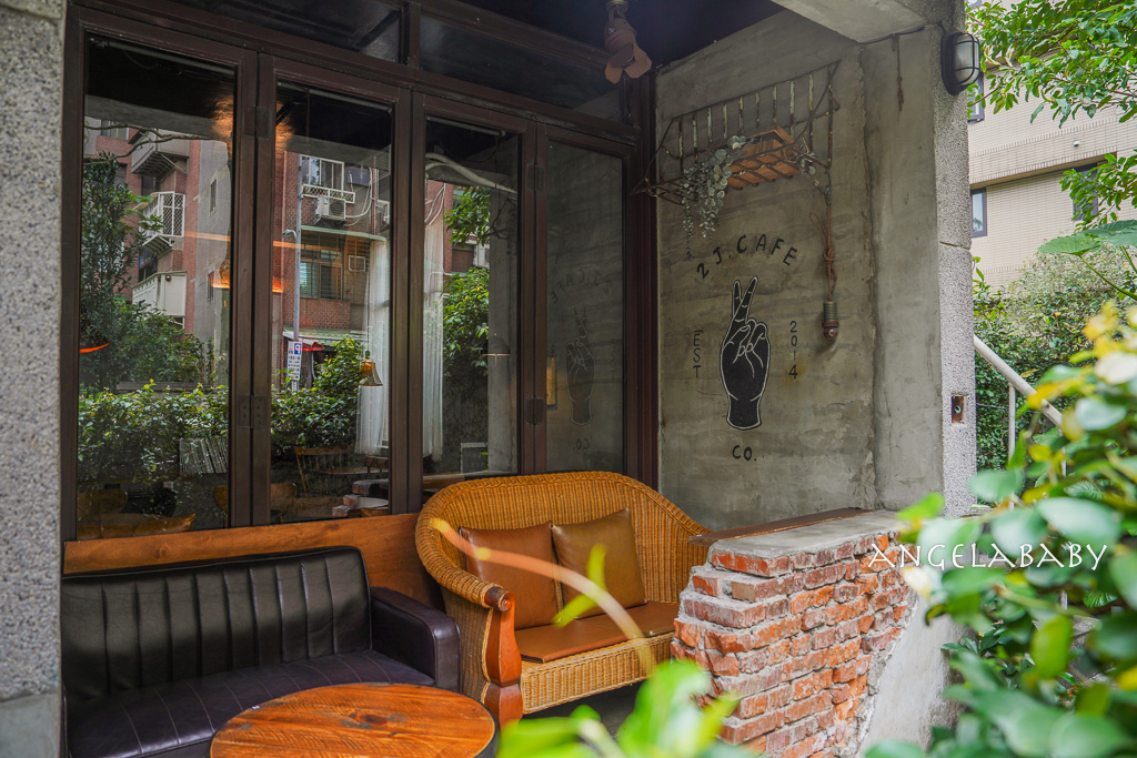 大安森林公園站廢墟風咖啡 『2J CAFE』 一秒掉入都市裡的秘密花園 @梅格(Angelababy)享樂日記 大安森林公園站廢墟風咖啡 『2J CAFE』 一秒掉入都市裡的秘密花園 @梅格(Angelababy)享樂日記