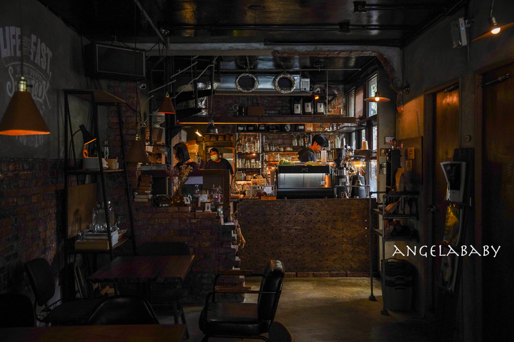 大安森林公園站廢墟風咖啡 『2J CAFE』 一秒掉入都市裡的秘密花園 @梅格(Angelababy)享樂日記