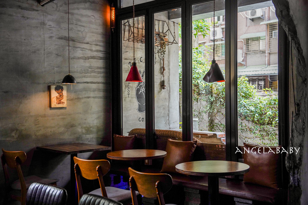 大安森林公園站廢墟風咖啡 『2J CAFE』 一秒掉入都市裡的秘密花園 @梅格(Angelababy)享樂日記