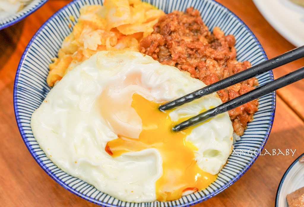 苗栗頭份美食『麵容餃好。頭份店』菜單、超Ｑ國宴板條、手工現包水餃還有免費仙草茶喝到飽粄條 @梅格(Angelababy)享樂日記