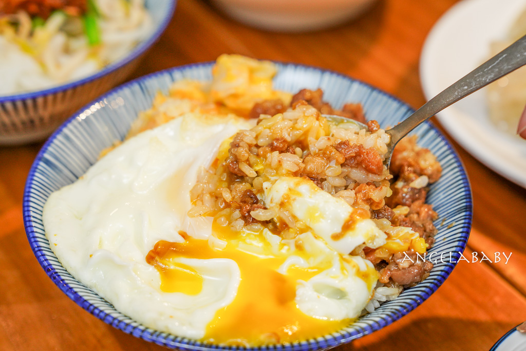 苗栗頭份美食『麵容餃好。頭份店』菜單、超Ｑ國宴板條、手工現包水餃還有免費仙草茶喝到飽粄條 @梅格(Angelababy)享樂日記