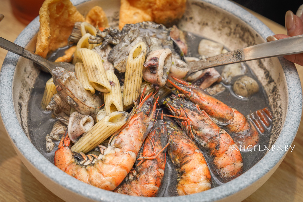 桃園美食|濃湯系爆料義大利麵『義匠義式湯麵-南崁光明店』菜單、親子友善餐廳 @梅格(Angelababy)享樂日記 桃園美食|濃湯系爆料義大利麵『義匠義式湯麵-南崁光明店』菜單、親子友善餐廳 @梅格(Angelababy)享樂日記