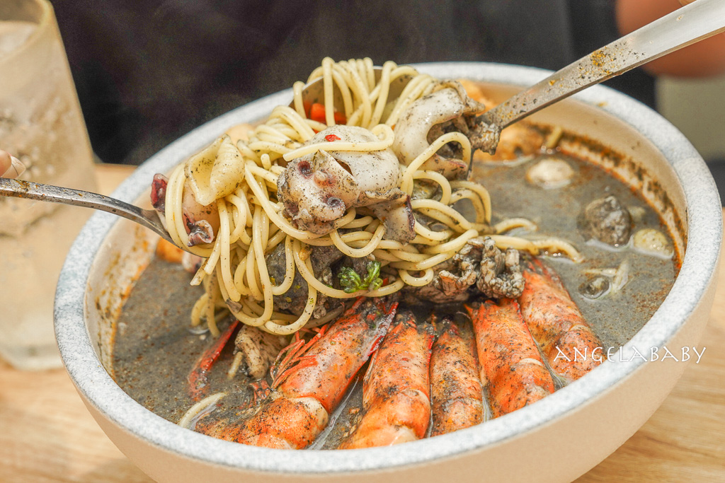 桃園美食|濃湯系爆料義大利麵『義匠義式湯麵-南崁光明店』菜單、親子友善餐廳 @梅格(Angelababy)享樂日記 桃園美食|濃湯系爆料義大利麵『義匠義式湯麵-南崁光明店』菜單、親子友善餐廳 @梅格(Angelababy)享樂日記