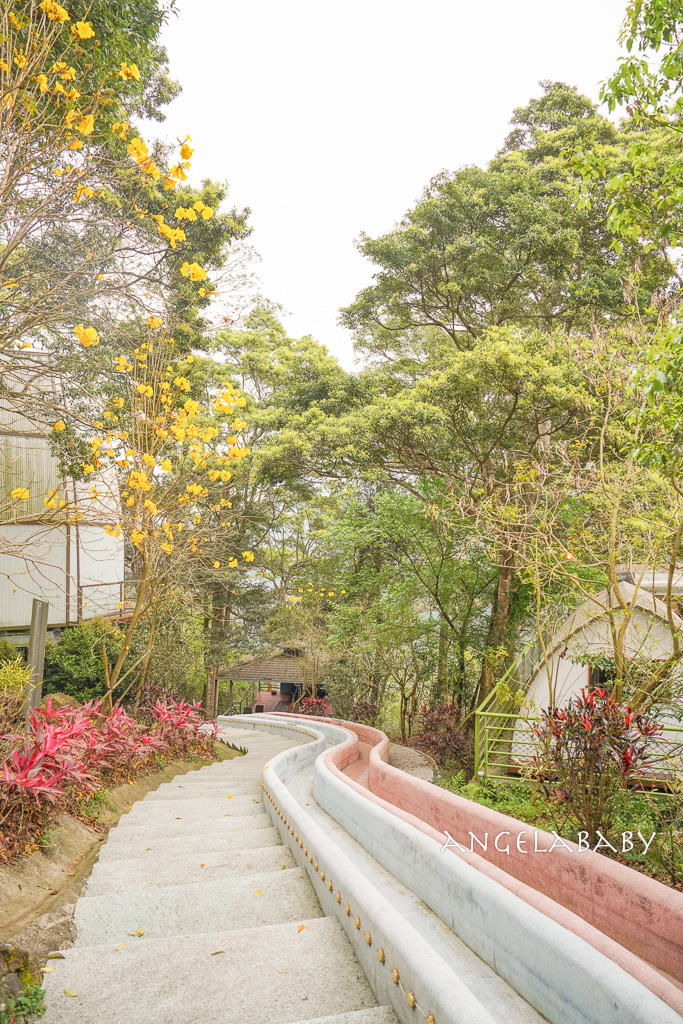 苗栗親子旅遊兩天一日遊推薦｜四方牧場、南庄蘇維拉莊園、南庄老街、再到全台最大室內遊樂場『尚順育樂天地』消耗卡路里、務必參加『愛玩苗栗』打卡活動抽大獎 @梅格(Angelababy)享樂日記