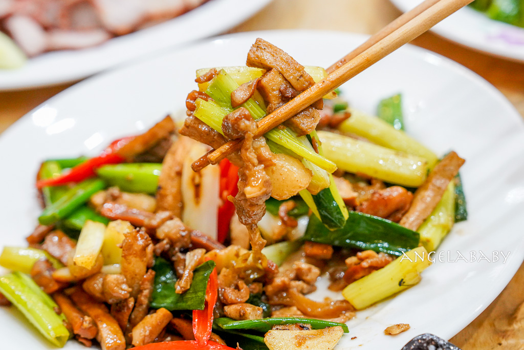 苗栗親子旅遊兩天一日遊推薦｜四方牧場、南庄蘇維拉莊園、南庄老街、再到全台最大室內遊樂場『尚順育樂天地』消耗卡路里、務必參加『愛玩苗栗』打卡活動抽大獎 @梅格(Angelababy)享樂日記