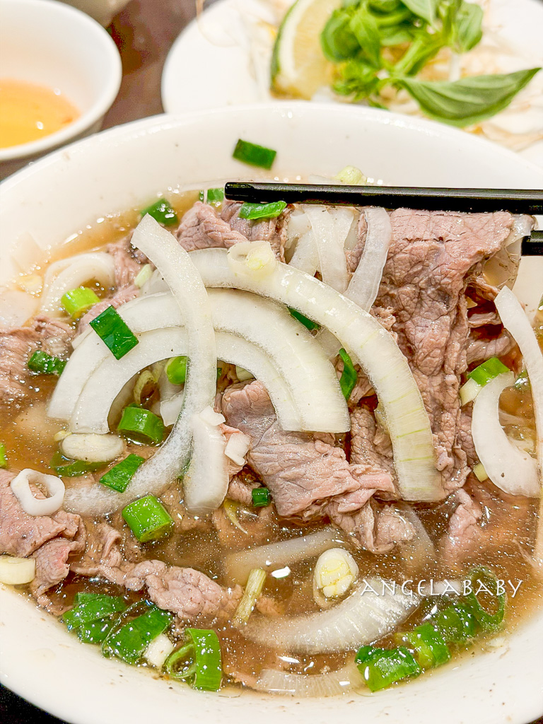 台大公館美食｜40多年老字號越式料理『翠園越南餐廳』菜單、有鑊氣的乾炒牛河、爆料生牛肉和飯 @梅格(Angelababy)享樂日記