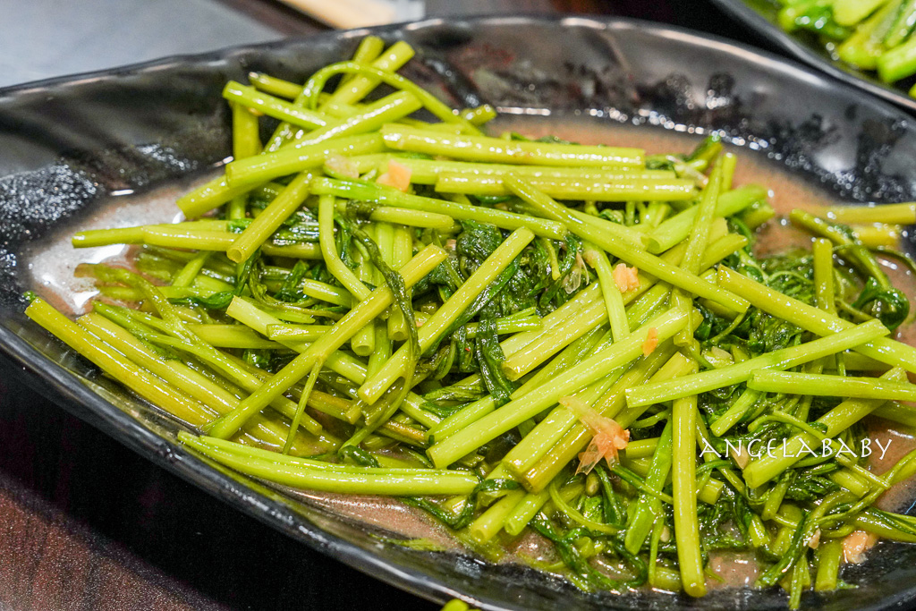 新莊美食『蓮花泰式小吃店』都是泰國人的平價泰式料理、還有移工菜單（泰文、中文、越南文） @梅格(Angelababy)享樂日記