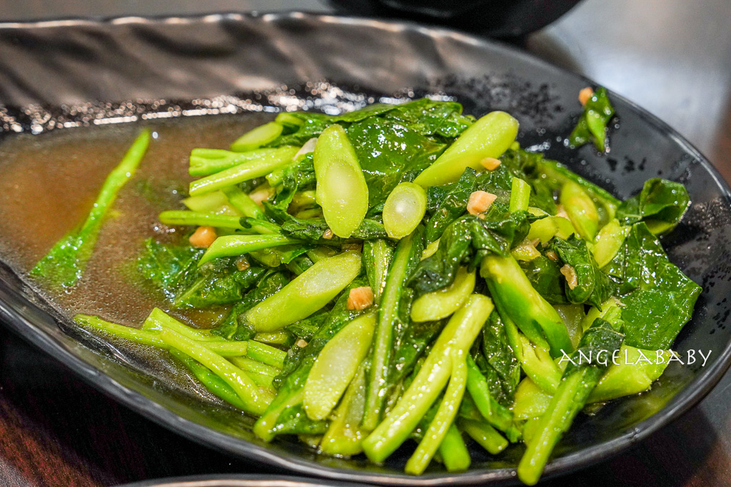 新莊美食『蓮花泰式小吃店』都是泰國人的平價泰式料理、還有移工菜單（泰文、中文、越南文） @梅格(Angelababy)享樂日記