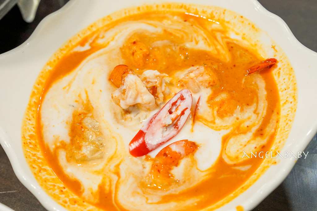 新莊美食『蓮花泰式小吃店』都是泰國人的平價泰式料理、還有移工菜單（泰文、中文、越南文） @梅格(Angelababy)享樂日記