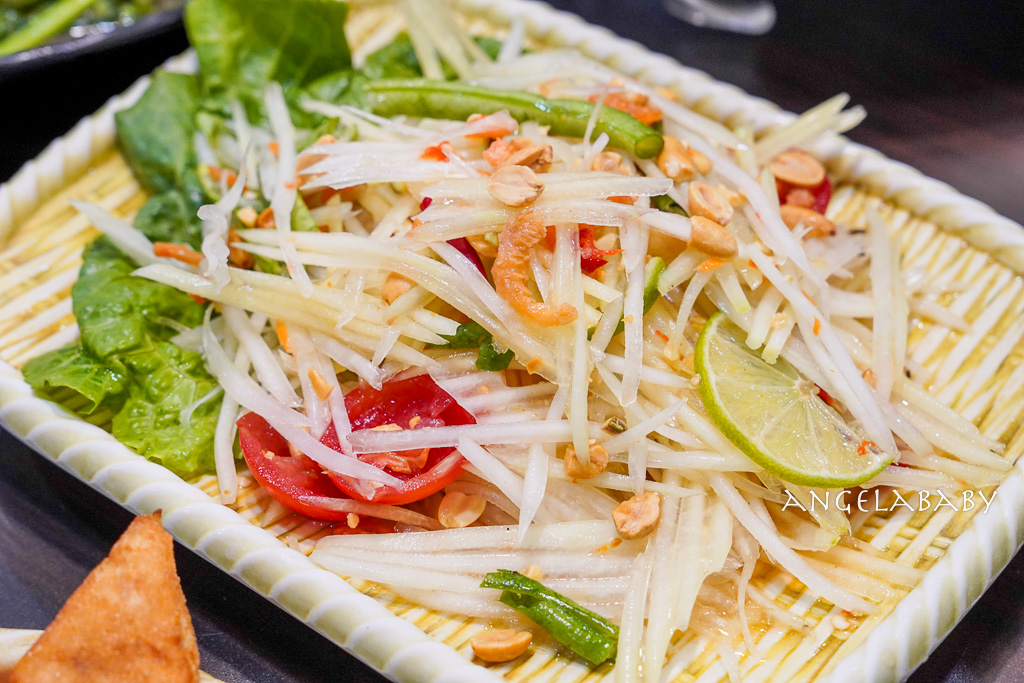 新莊美食『蓮花泰式小吃店』都是泰國人的平價泰式料理、還有移工菜單（泰文、中文、越南文） @梅格(Angelababy)享樂日記