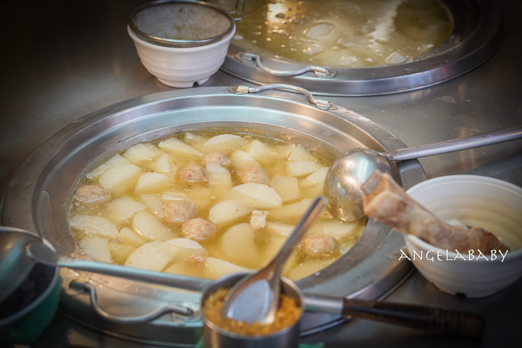 萬華龍山寺必吃『阿鴻知高飯鱸魚湯』菜單、24小時美食推薦、廣州街觀光夜市 @梅格(Angelababy)享樂日記