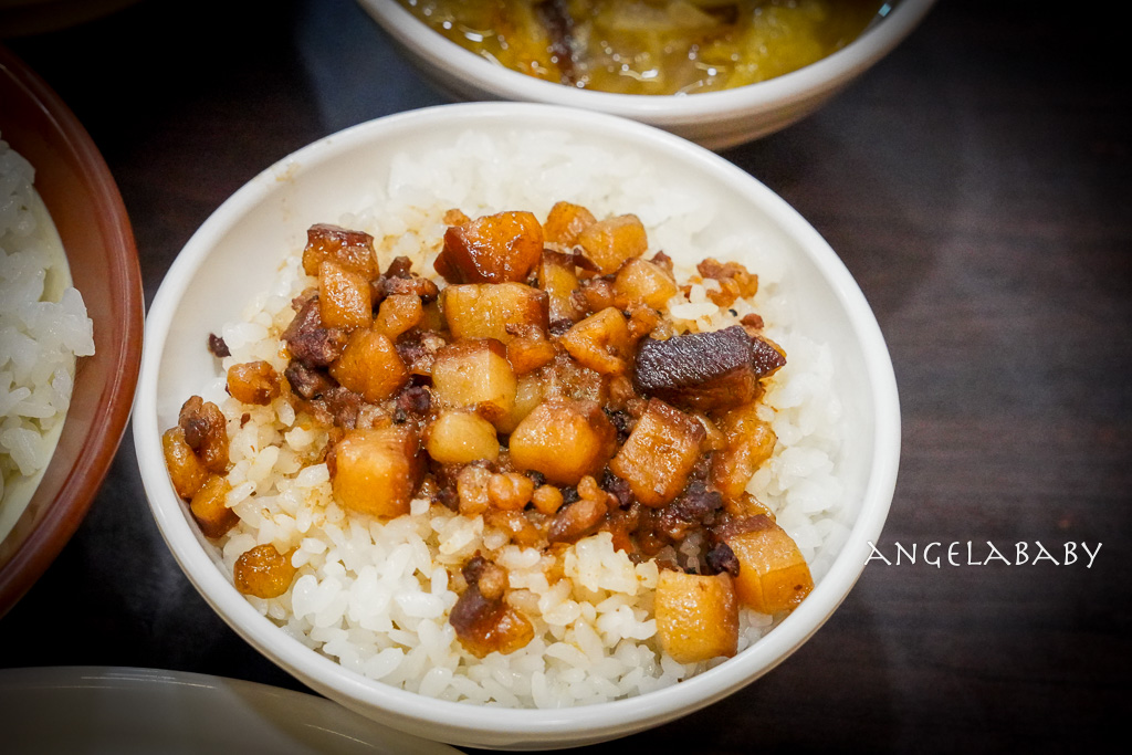 萬華龍山寺必吃『阿鴻知高飯鱸魚湯』菜單、24小時美食推薦、廣州街觀光夜市 @梅格(Angelababy)享樂日記