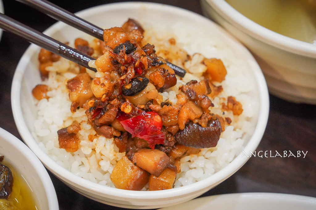 萬華龍山寺必吃『阿鴻知高飯鱸魚湯』菜單、24小時美食推薦、廣州街觀光夜市 @梅格(Angelababy)享樂日記