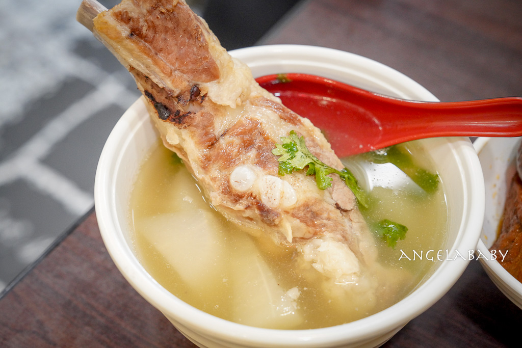 萬華龍山寺必吃『阿鴻知高飯鱸魚湯』菜單、24小時美食推薦、廣州街觀光夜市 @梅格(Angelababy)享樂日記