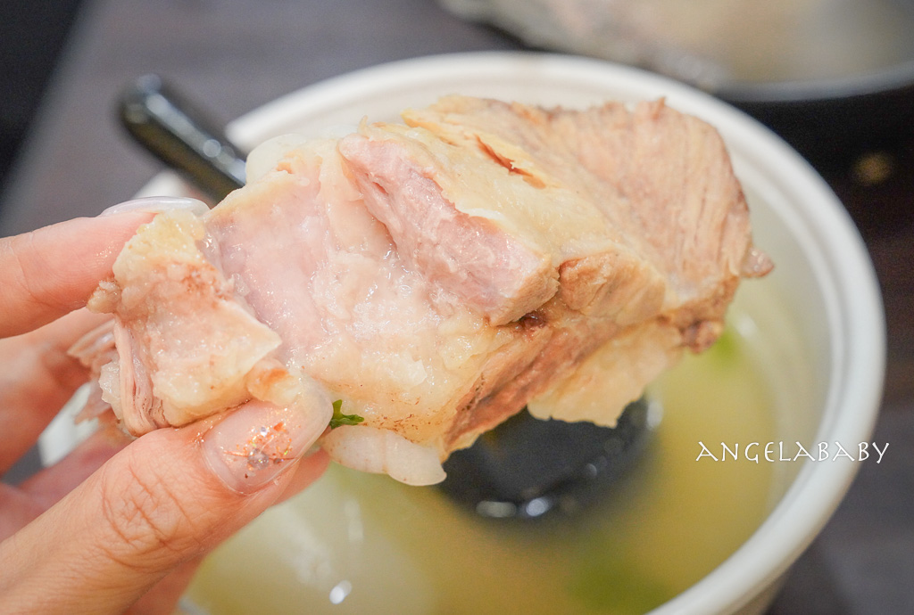 萬華龍山寺必吃『阿鴻知高飯鱸魚湯』菜單、24小時美食推薦、廣州街觀光夜市 @梅格(Angelababy)享樂日記