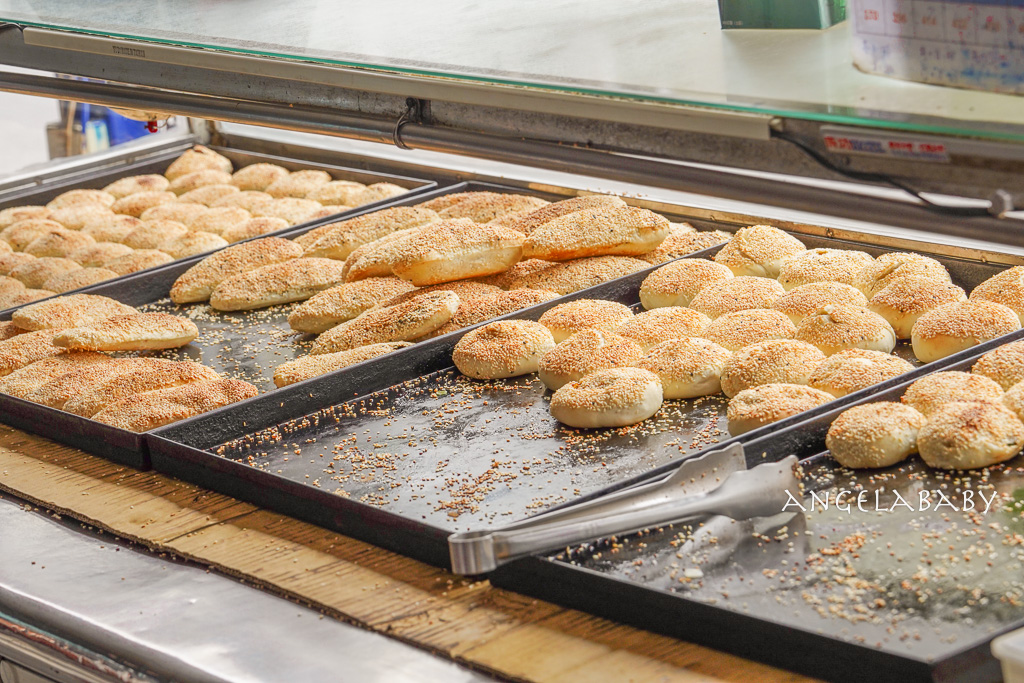 永和老字號排隊燒餅『永和老曾碳烤燒餅專賣店』老麵香口感超讚、大推糖心酥餅 @梅格(Angelababy)享樂日記