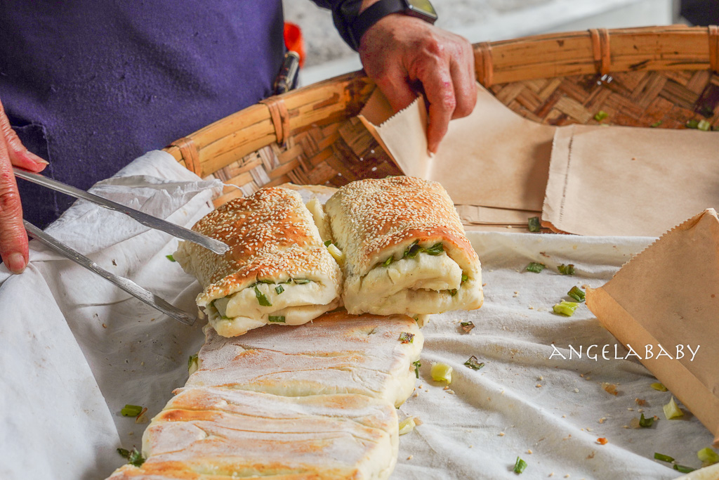 永和老字號排隊燒餅『永和老曾碳烤燒餅專賣店』老麵香口感超讚、大推糖心酥餅 @梅格(Angelababy)享樂日記