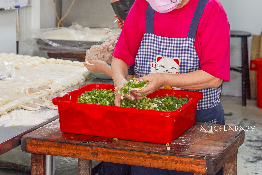 永和老字號排隊燒餅『永和老曾碳烤燒餅專賣店』老麵香口感超讚、大推糖心酥餅 @梅格(Angelababy)享樂日記
