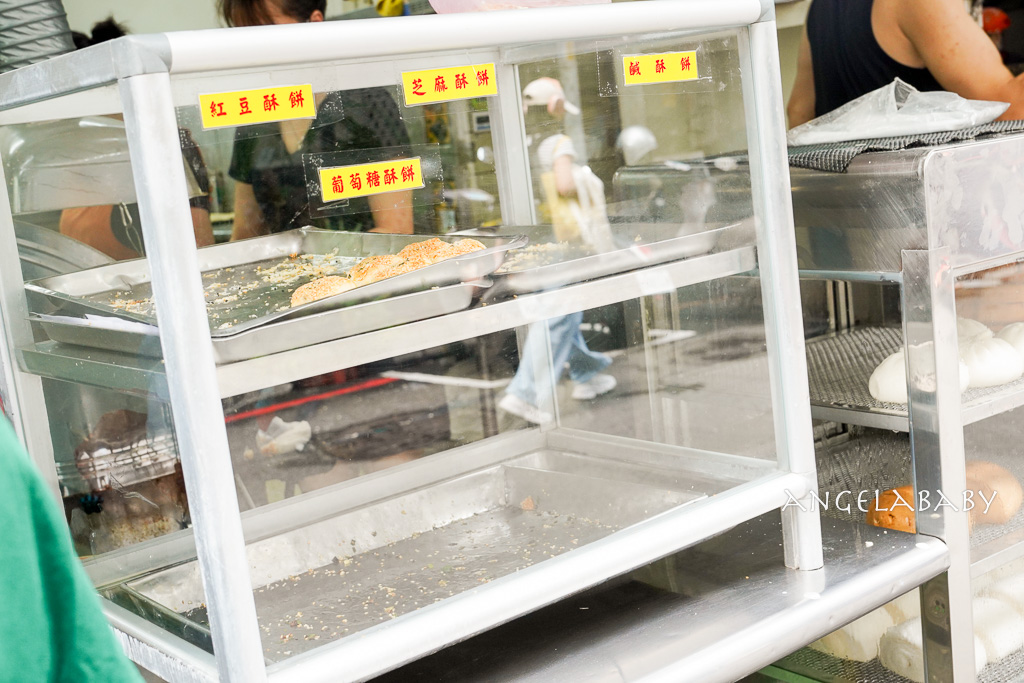 永和美食｜巷弄人氣米其林豆漿店『佳香豆漿』菜單、招牌胡椒蔥餅、燒餅油條、小籠包 @梅格(Angelababy)享樂日記