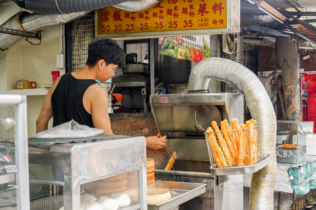 永和美食｜巷弄人氣米其林豆漿店『佳香豆漿』菜單、招牌胡椒蔥餅、燒餅油條、小籠包 @梅格(Angelababy)享樂日記
