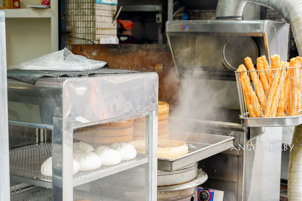 永和美食｜巷弄人氣米其林豆漿店『佳香豆漿』菜單、招牌胡椒蔥餅、燒餅油條、小籠包 @梅格(Angelababy)享樂日記