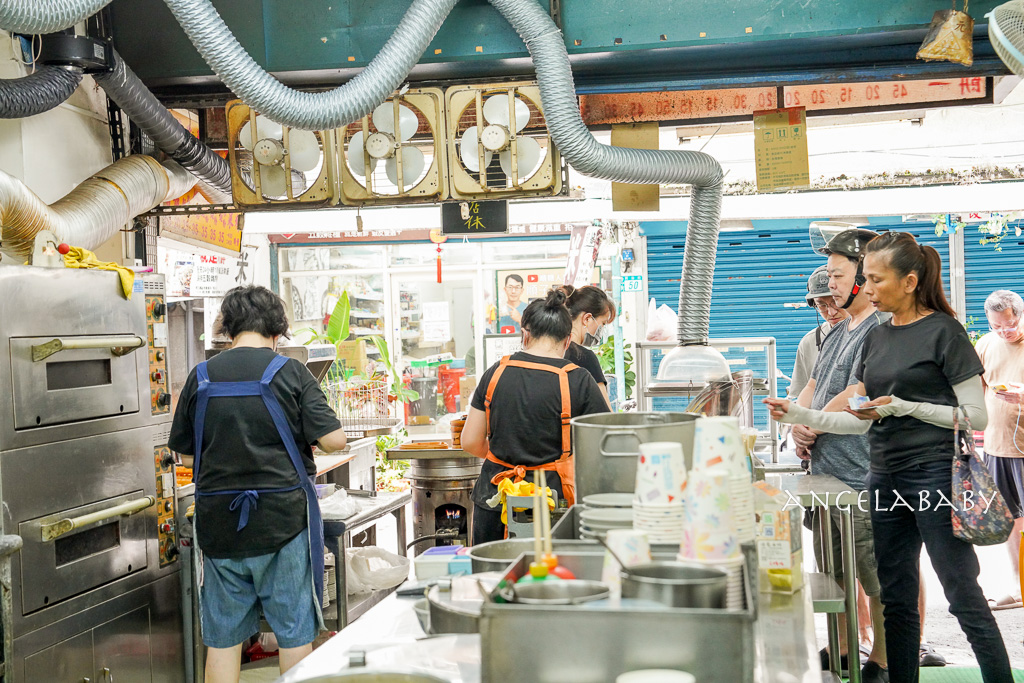 永和美食｜巷弄人氣米其林豆漿店『佳香豆漿』菜單、招牌胡椒蔥餅、燒餅油條、小籠包 @梅格(Angelababy)享樂日記