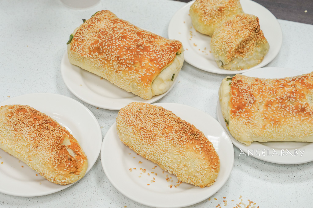 永和老字號排隊燒餅『永和老曾碳烤燒餅專賣店』老麵香口感超讚、大推糖心酥餅 @梅格(Angelababy)享樂日記