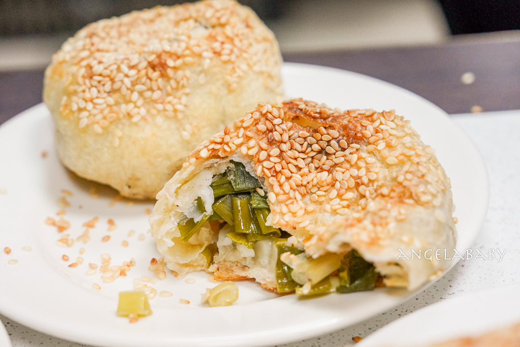 永和老字號排隊燒餅『永和老曾碳烤燒餅專賣店』老麵香口感超讚、大推糖心酥餅 @梅格(Angelababy)享樂日記