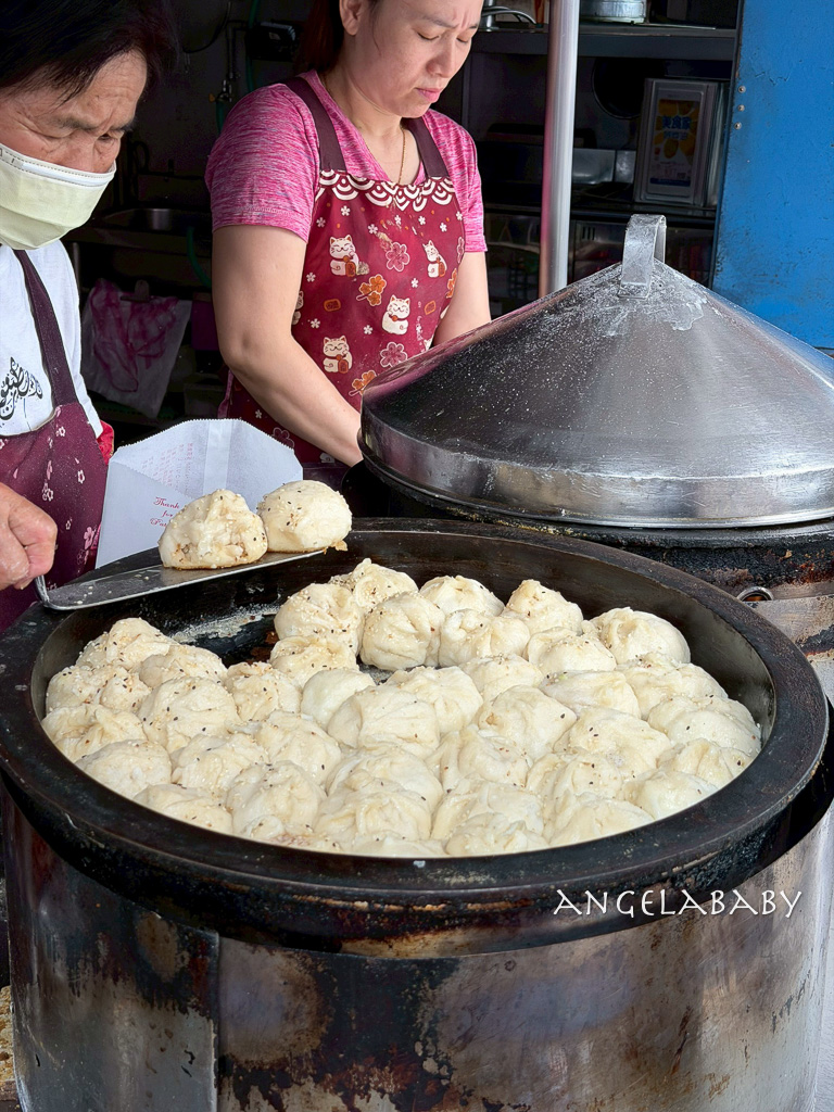 石牌美食『無名生煎包』3顆35元、皮恰恰大顆好吃 @梅格(Angelababy)享樂日記