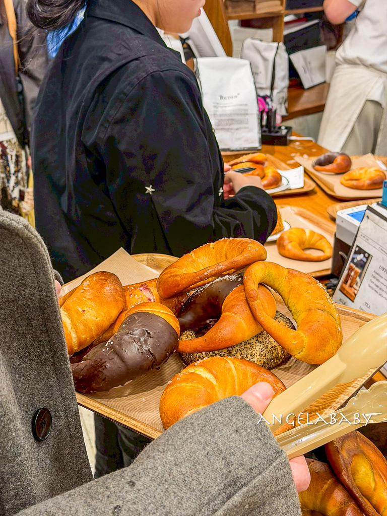 首爾聖水洞必吃鹽牛角麵包『Beton』拔絲脆皮牛角麵包 @梅格(Angelababy)享樂日記