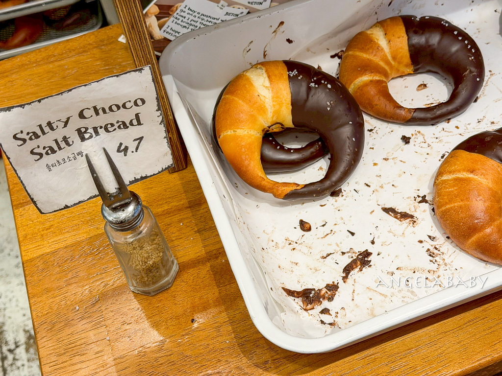 首爾聖水洞必吃鹽牛角麵包『Beton』拔絲脆皮牛角麵包 @梅格(Angelababy)享樂日記