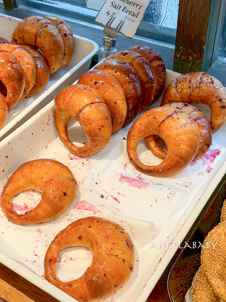 首爾聖水洞必吃鹽牛角麵包『Beton』拔絲脆皮牛角麵包 @梅格(Angelababy)享樂日記