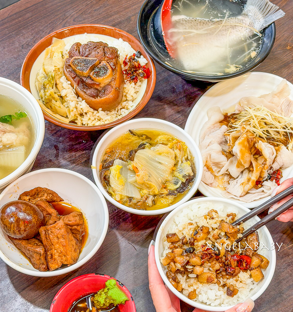 小巨蛋超好吃自選披薩 ＃Hangry Pizza N Burger ＃超牛雙層起司漢堡 ＃現削馬鈴薯帶皮厚薯條 ＃不限時、提供網路插座 @梅格(Angelababy)享樂日記