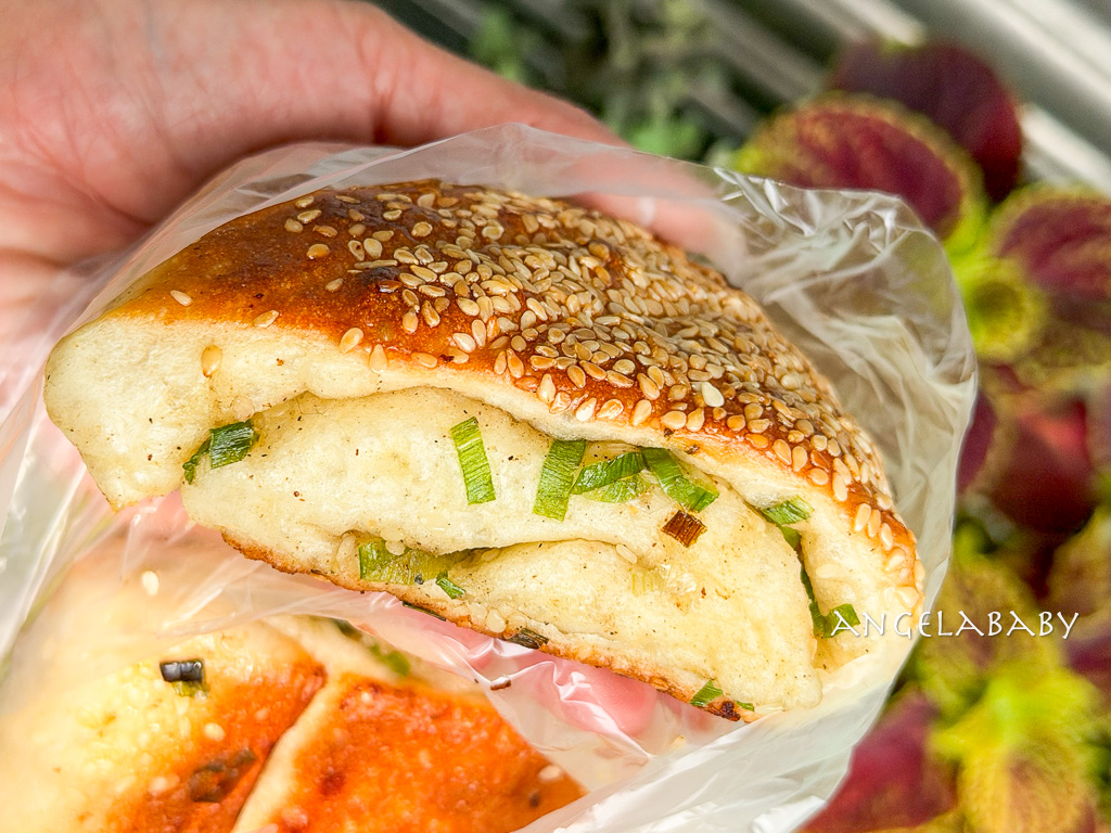 永和美食｜巷弄人氣米其林豆漿店『佳香豆漿』菜單、招牌胡椒蔥餅、燒餅油條、小籠包 @梅格(Angelababy)享樂日記