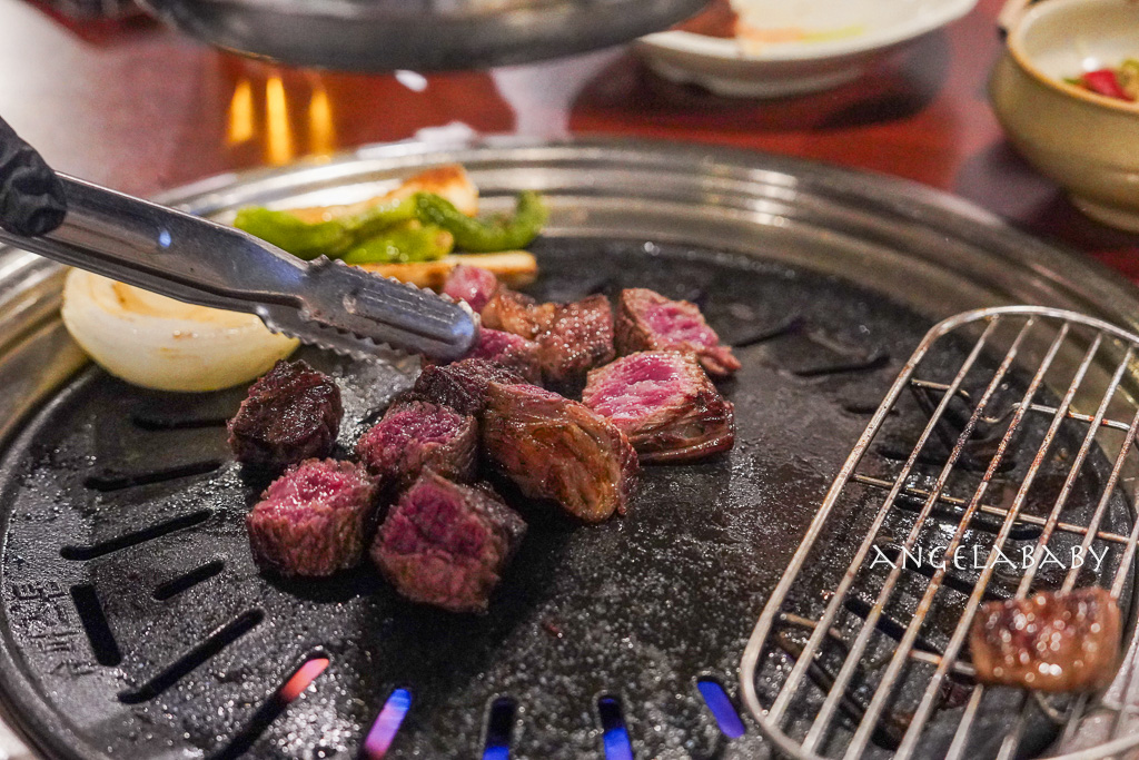 江南烤肉推薦『삼육가 본점』刀功肉質服務都很強的韓國烤肉、新論峴站3號出口 @梅格(Angelababy)享樂日記
