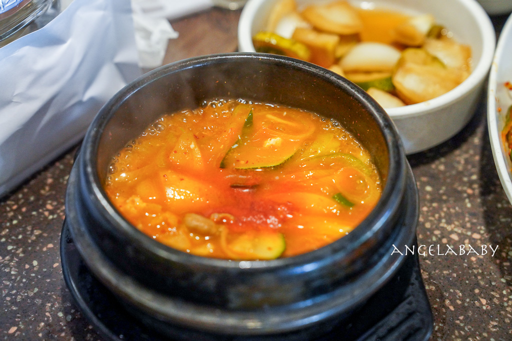 弘大烤肉『木爐館목로곽』菜單、肉質超好又不貴小菜免費吃到飽、全程免動手 @梅格(Angelababy)享樂日記